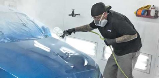 Painter of High-End Cars Works Efficiently With His 23 SATA Guns