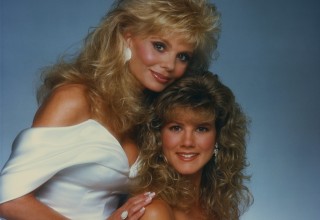 Gold bracelet and earrings from Loni Anderson's personal collection, to auction May 21