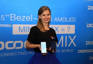 DOOGEE MIX 2 in Prague Conference 