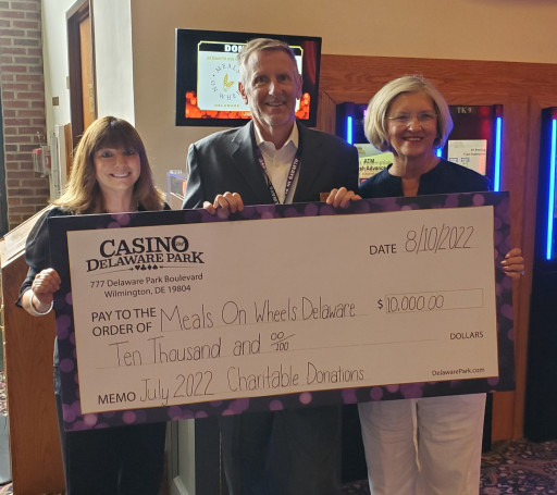 Delaware Park Casino & Racing Donates $10,000 to Meals on Wheels Delaware