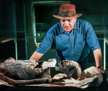 Hawass examines mummy.