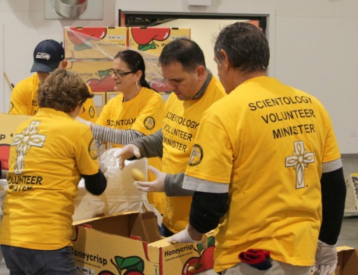 Seattle Volunteer Ministers Brighten Holidays for Those in Need