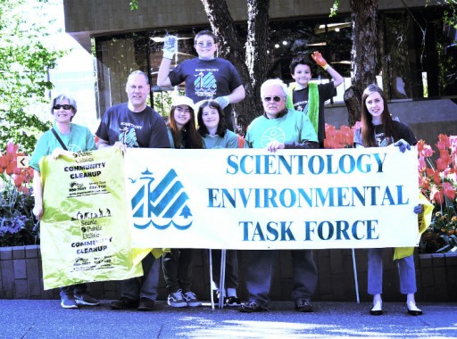 Scientology Volunteer Community Cleanup on Seattle's Annual Neighbor Day