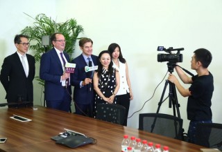 Dr OZ Meets With Entrepreneurs in China