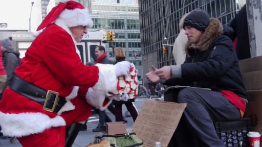 Grieving Man Dresses as Santa Claus & Delivers Christmas Presents to Homeless New Yorkers