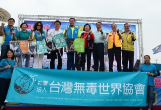 After the anti-drug road run in Kaohsiung, the organizers presented the awards