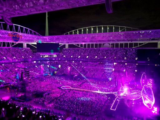 Coldplay's Brilliant LED Wristbands Light Up Miami's Hard Rock Stadium