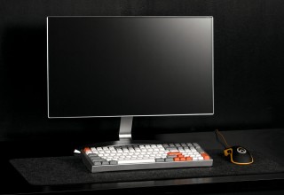 Kira Mechanical Keyboard on Desk