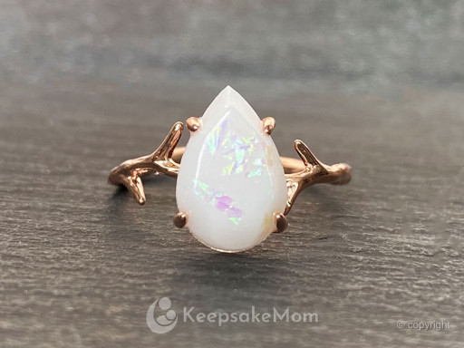 KeepsakeMom Launches Breast Milk Jewelry Buyer's Guide to Celebrate Emerging Category of Sentimental Jewelry