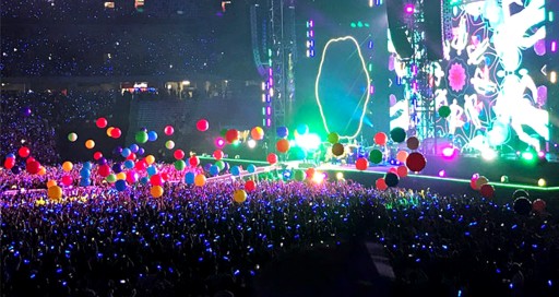 Coldplay Creates Interaction With Light-Up Glowballs for 'A Head Full of Dreams'