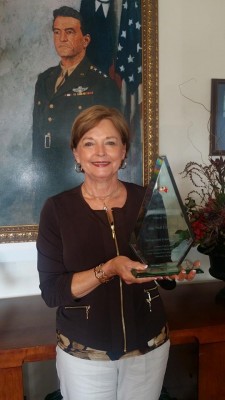 Nell Calloway receives Distinguised Friends of China Award