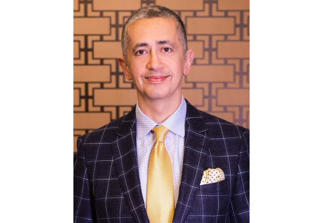 Dr. Naderi focuses exclusively on facial procedures and continuously refines his techniques using the latest advancements in aesthetic medicine.