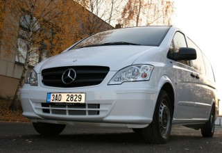 Mercedes BENZ minivan taxi