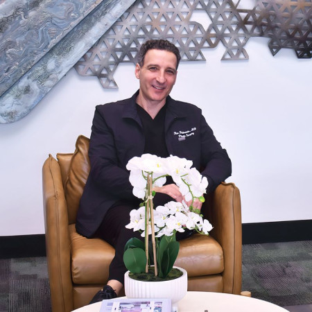 With more than 20 years of experience, Dr. Rubinstein offers a comprehensive range of surgical and non-surgical facial procedures.