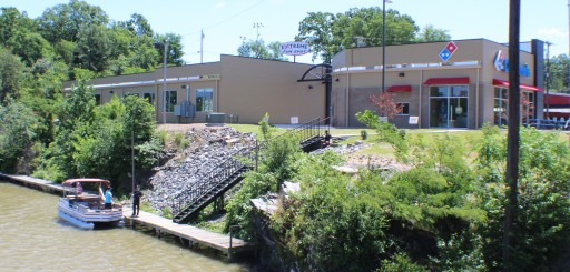Domino's Pizza Offers Boat Dock Pickup Option in Hot Springs