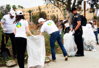 Volunteers clean up Hollywood