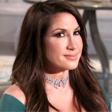  Jacqueline Laurita, formerly of the BravoTV series, Real Housewives of New Jersey, is an ambassador for Simple Spectrum.