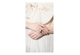 Avril wears Modulaj Glace.