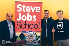 Steve JobsSchool founder Maurice de Hond (left) with BitDegree co-founders Andrius Putna (center) and Danielius Stasiulis (right)