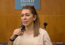 Tess Guetat, during the presentation of her Master's project at the Zigurat Summit