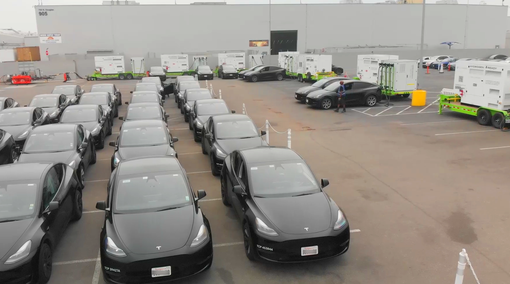 L-Charge Off-grid Charging Depot