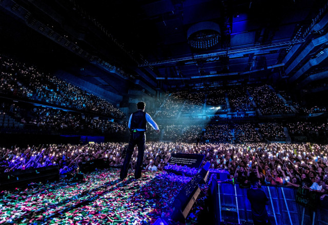 Iglesias Entertainment Live Concert