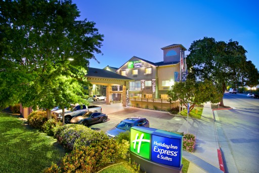 The Holiday Inn Express & Suites, Paso Robles Earns Coveted Torchbearers Award From IHG