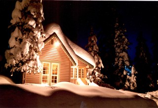 Snowy vacation rental cabin on Oregon's Mt. Hood