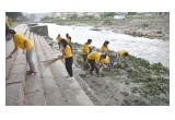 Scientology Volunteer Ministers clean up the Bagmati River