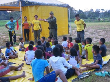 Working with the Puerto Nariño police, the Volunteer Ministers reached out to schools and youth groups to The Technology of Study course to the town children.