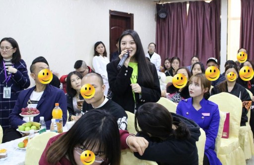 Hordes of Hair Loss Patients Gather at Hanfei Hair Salon