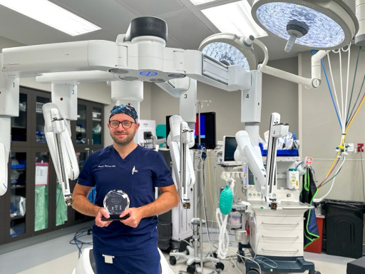 CLS Health Celebrates Dr. Maamoun Harmouch’s Milestone of Over 1,500 Robotic Surgeries with the Da Vinci Surgery System