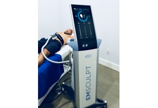 Coach/trainer testing out the Emsculpt