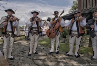 Highlander - traditional musicians