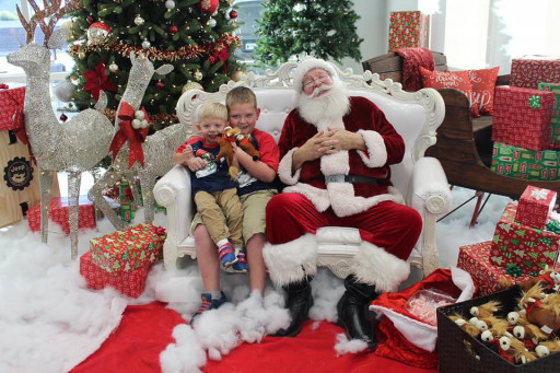 Earnhardt Auto Centers Announces the Fourth Annual 'Free Photos With Santa Event' at Rodeo Chrysler Dodge Jeep Ram