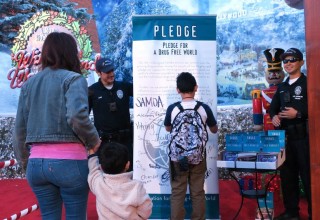 The Los Angeles chapter of Foundation for a Drug-Free World teams up with the Los Angeles Police Department at L. Ron Hubbard's Winter Wonderland on Hollywood Boulevard to help youth and adults make the commitment to live drug-free.