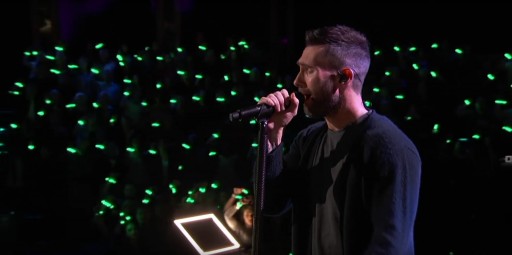 Maroon 5 Performs on the Voice With Xylobands LED Wristbands Lighting Up the Audience