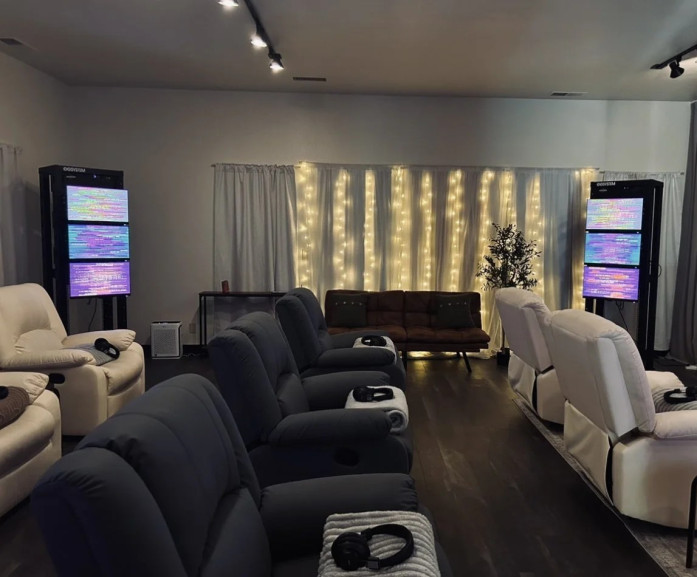 Golden Glow Lounge