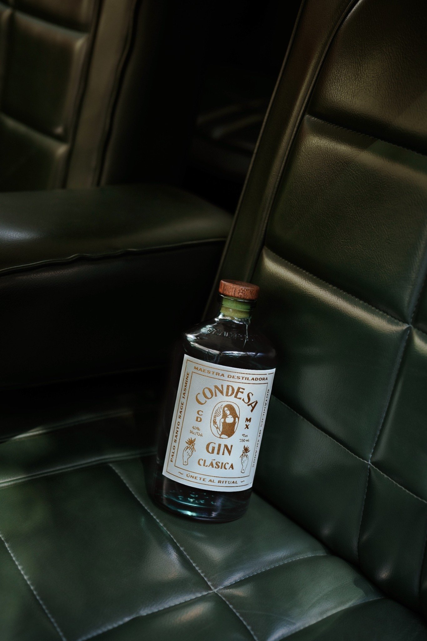 Clasica Bottle on the car seat