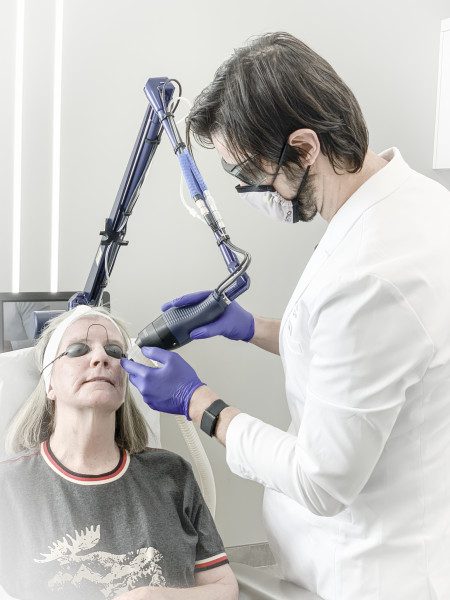 Dr. Dusan Sajic performs laser skin treatment