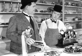 Laurel & Hardy: Tit for Tat (1935)