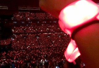Light Up Wristbands Create a LED Light Show on Coldplay's A Head Full of Dreams Tour