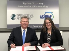 IDEA President & CEO Robert Thornton (left) and 2018-2019 ASHRAE President Sheila J. Hayter, P.E. (right) signed a MoU on May 22.
