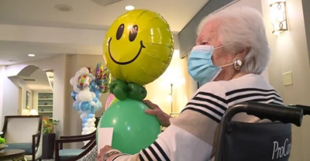 "Balloon Buddies" Delivered to Residents of Discovery Village At Boynton Beach