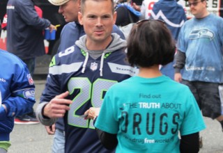 Volunteers reached out to Seahawks fans with the truth about drugs.