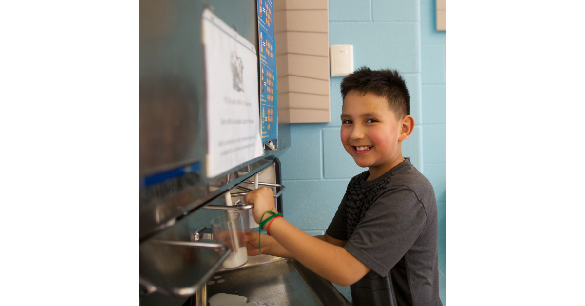 Chef Ann Foundation Awards 29 Grants to 15 School Districts Across U.S. to Transition to Bulk Milk