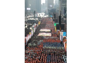 Over 300,000 rally in Seoul, Korea for religious freedom and government action. 
