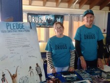 Drug-Free World volunteers 