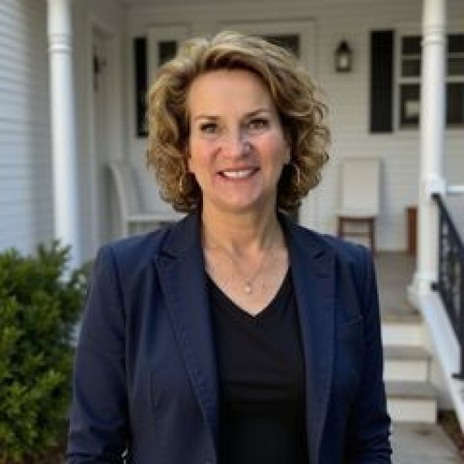 The Best Real Estate Agent in Manchester, NH: Suzanne Damon