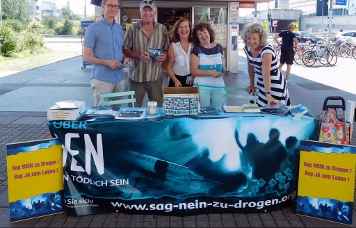 Viennese Anti-Drug Volunteers Support U.N. Convention on the Rights of the Child